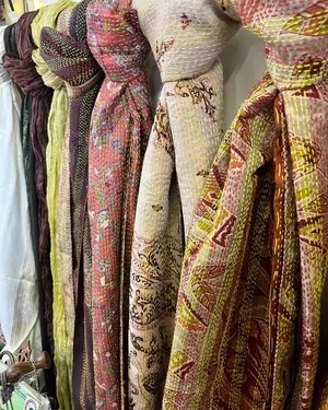 Foulards de soie aux teintes d'automne