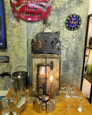 Lampe en tuyaux et verrerie