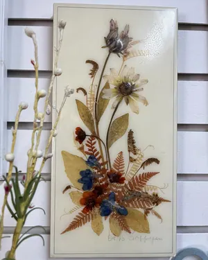 Fleurs séchées coulées dans la résine