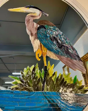 Héron mural en mosaïque