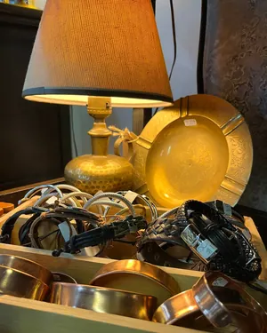Brass lamp, trays and bowls