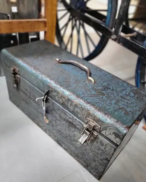 Embossed metal trunk with a handle