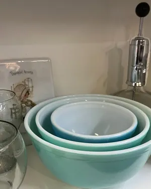 Turquoise nesting mixing bowls